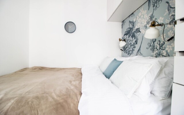 Powisle Riverside Apartment