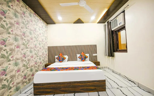 Crystal Palace by OYO Rooms