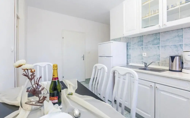 Stunning Home in Pinezici With Wifi and 2 Bedrooms