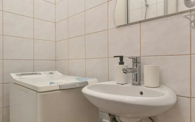 Cityscape 1BR With 1LR Apartment Comfort