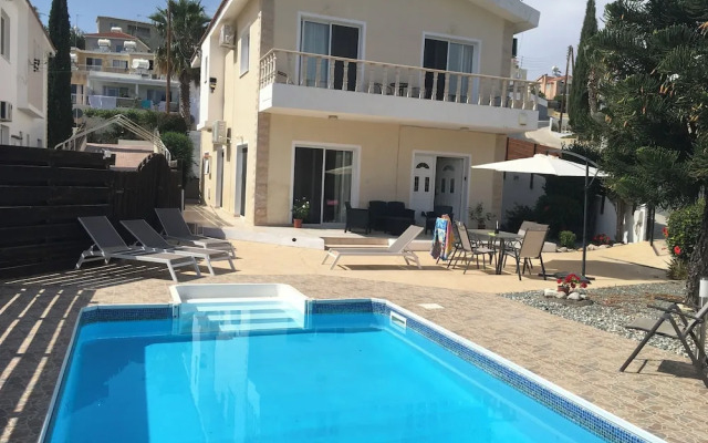 3 Bed Villa 10 Minutes Drive From Beautiful Beach