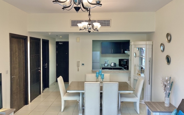 SuperHost - Marina Gem, Fancy Apartment with Waterfront Views