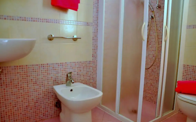 "flat in a Seafront Building With Swimming Pool"