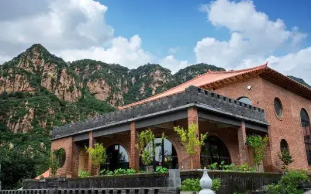 Jinta Xiangu Holiday Town