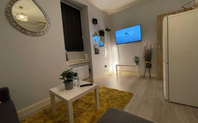 Impeccable 2-bed Apartment by Cardiff City Centre