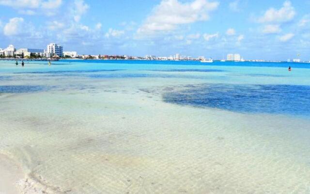 Delightful Lagoon front Villa at hotel zone