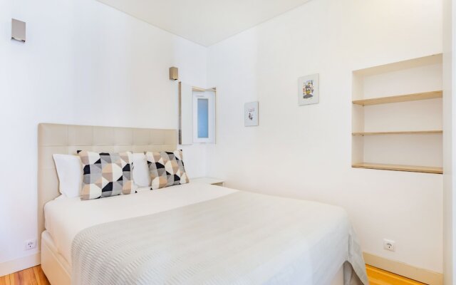 Romantic Alfama Getaway