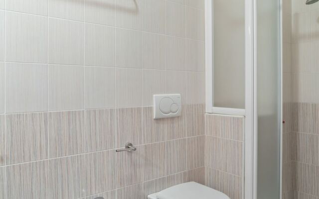 Elegant Holiday Home in Lazise with Swimming Pool near Lake