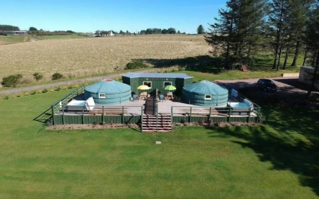Orange Yurt With Hot Tub- Sleeps 3, Parking & Wifi