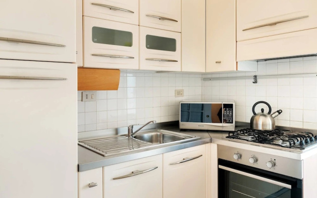 Sunny Flat In Elegant Building Close To Colosseum