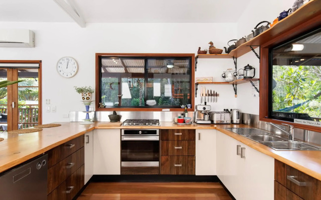 Eclectic Oasis in Doonan, Sunshine Coast