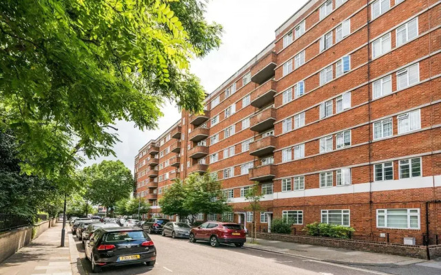 NEW 3BD West Kensington Flat Close to City