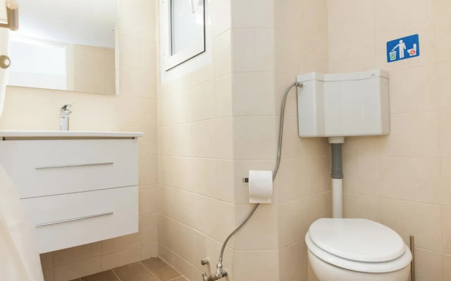 Modern Comfort 1Bd Apt with Balcony