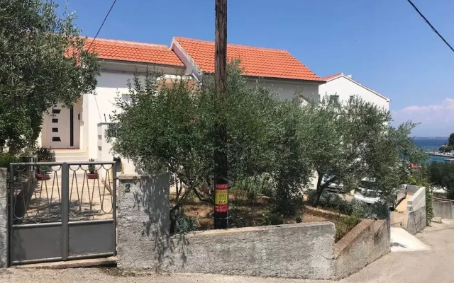 Ružica - 50m From the sea - A1-ruža