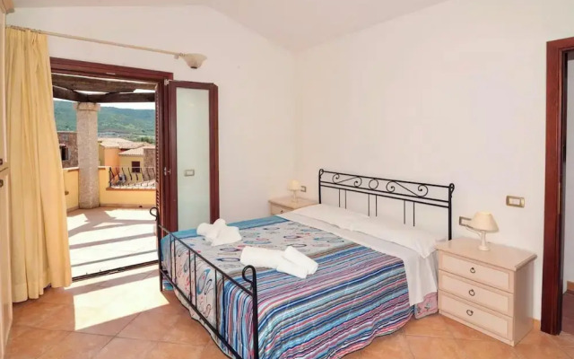 Residence with swimming pool near Budoni