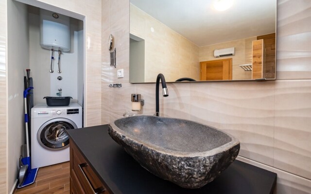 A3 - Beautiful Seafront apt w. Magnificent View