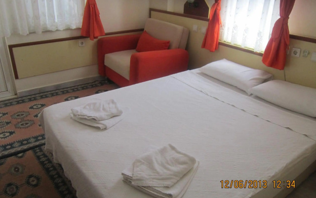 Red Rose Hotel