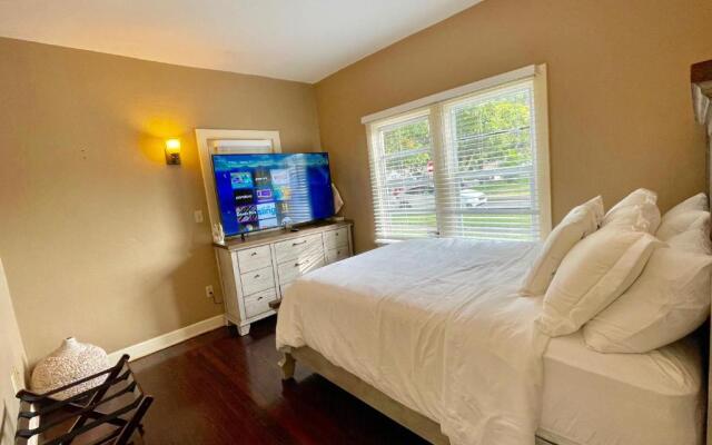 Tropical Garden Bungalow