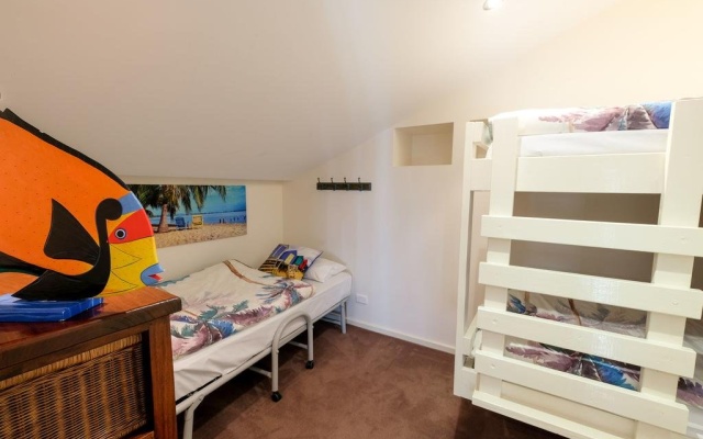 Whitesbeach Guesthouse – Guest Rooms – Torquay
