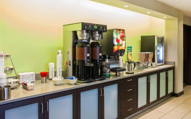 Quality Inn & Suites Peoria North