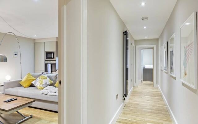 Modern & Cosy Apartment Close To Tube, Sleeps 5