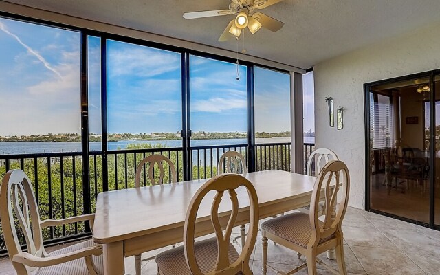 Buttonwood Bliss 2 Bedroom Condo by RedAwning