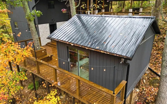 Modern Cabin w/ Hot Tub & Foliage Views!