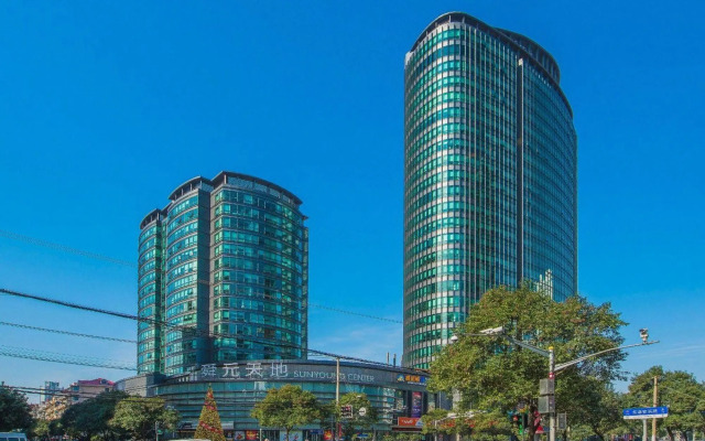 Elegance Life Hotel (Shanghai Jiangsu Road Metro Station)