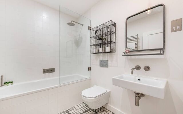 Modern, Bright & Elegant 3 Bed Fulham Maisonette