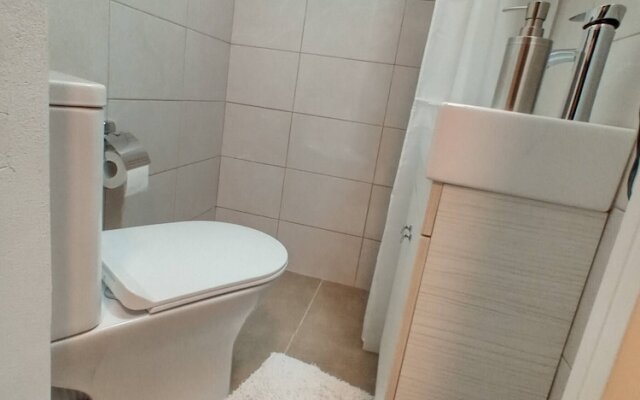 Astrinos Apt Simple, Cosy, Comfortable, Near the Beach