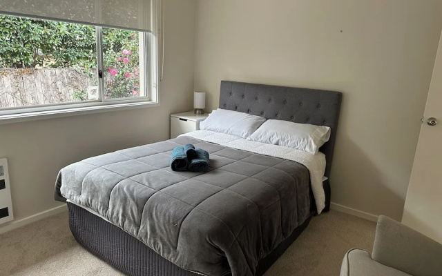 Curtin Cozy 2-bedroom House Near Canberra Hospital – Guest Rooms – Tuggeranong