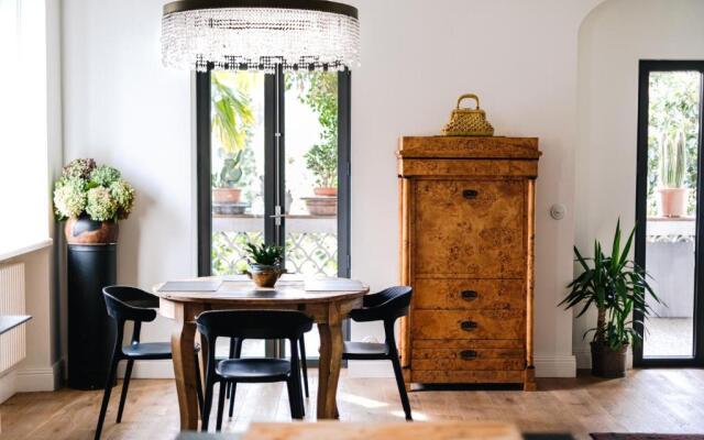 Luxury Apartment with a balcony lake Lago Maggiore