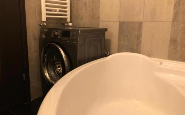 LUXURY APARTMENT III g