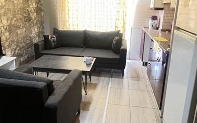 Kızıl Suit House