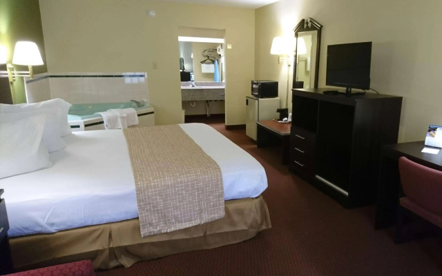 Travelodge by Wyndham Knoxville East