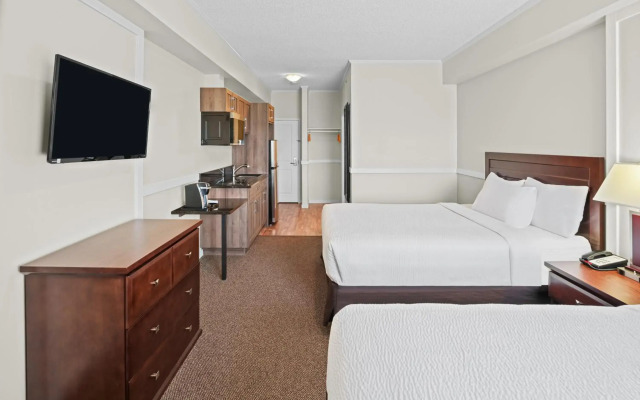 Days Inn by Wyndham Lamont