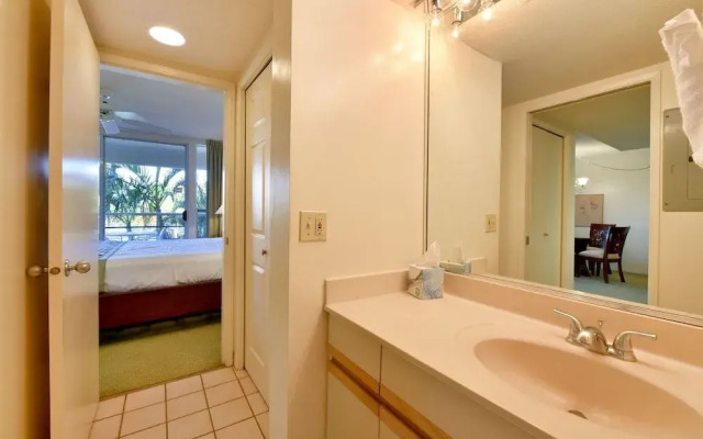 Maui Banyan Q204 by RedAwning