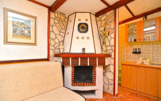 Apartment 498