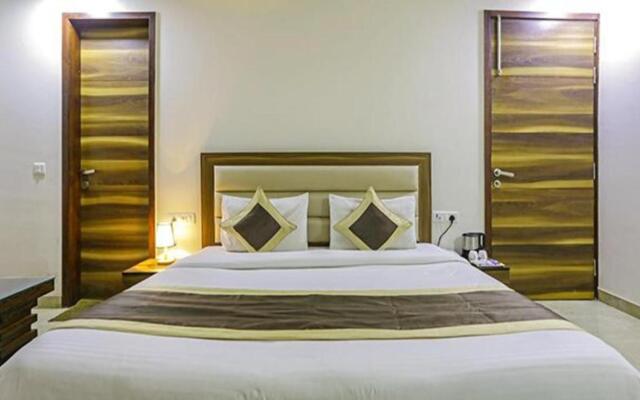 Fabhotel White House Bnb