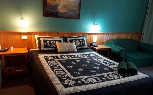Moe Motor Inn