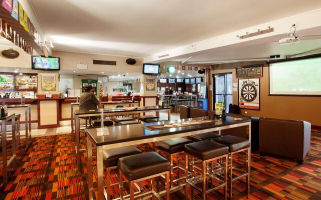 Nightcap at Balaclava Hotel