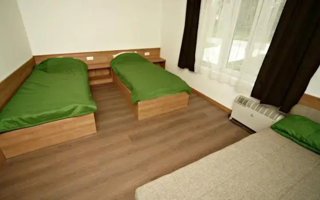 Rooms And Apartments at River