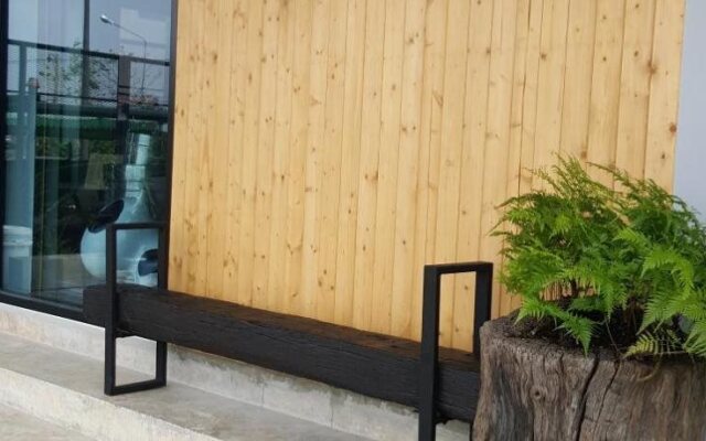 Saya Loft Hostel Lopburi