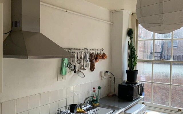 Charming 3-bed Apartment in London