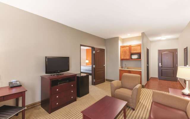 La Quinta Inn & Suites by Wyndham Houston Bush Intl Airpt E