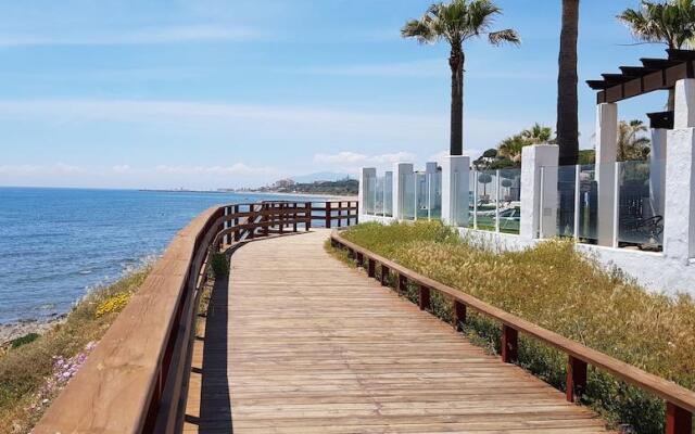 Exquisite Calahonda Beach Studio