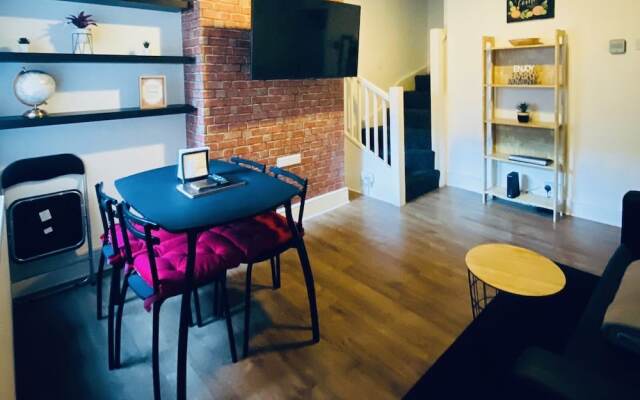 Spacious Four Bedroom Home, 3 Bathrooms - Coventry