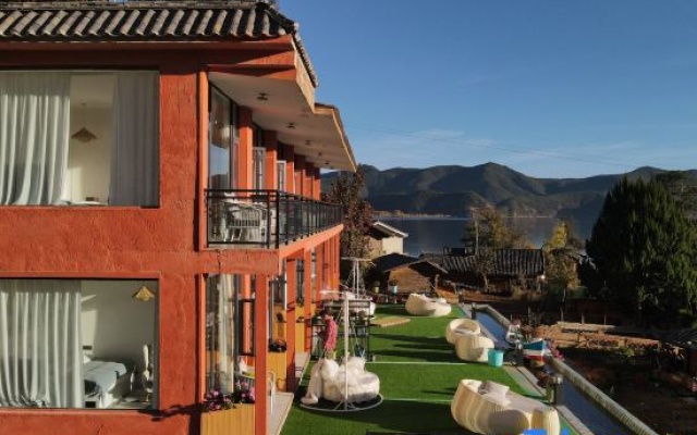 Lugu Lake Yunshang Flower Blossoms Half Mountain Lake View Resort – Outside – Dazui