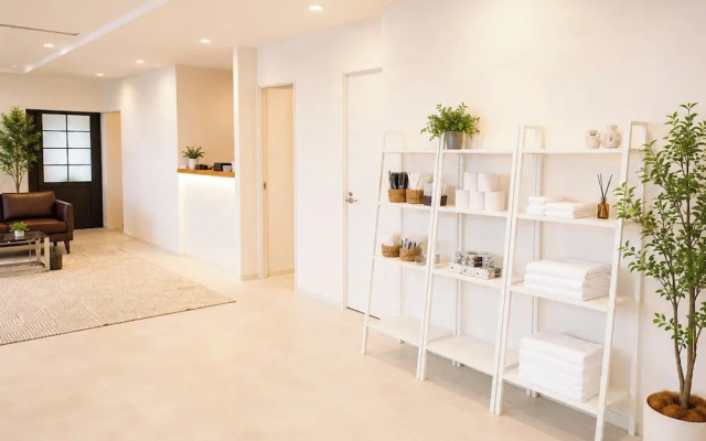 Mr.KINJO in Air Resort – Lobby – Miyakojima