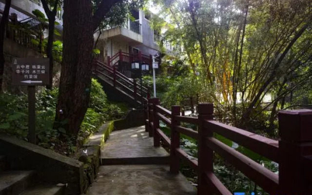 Youju B&B (Qingyuan Taihe Ancient Cave Gulongxia Branch)